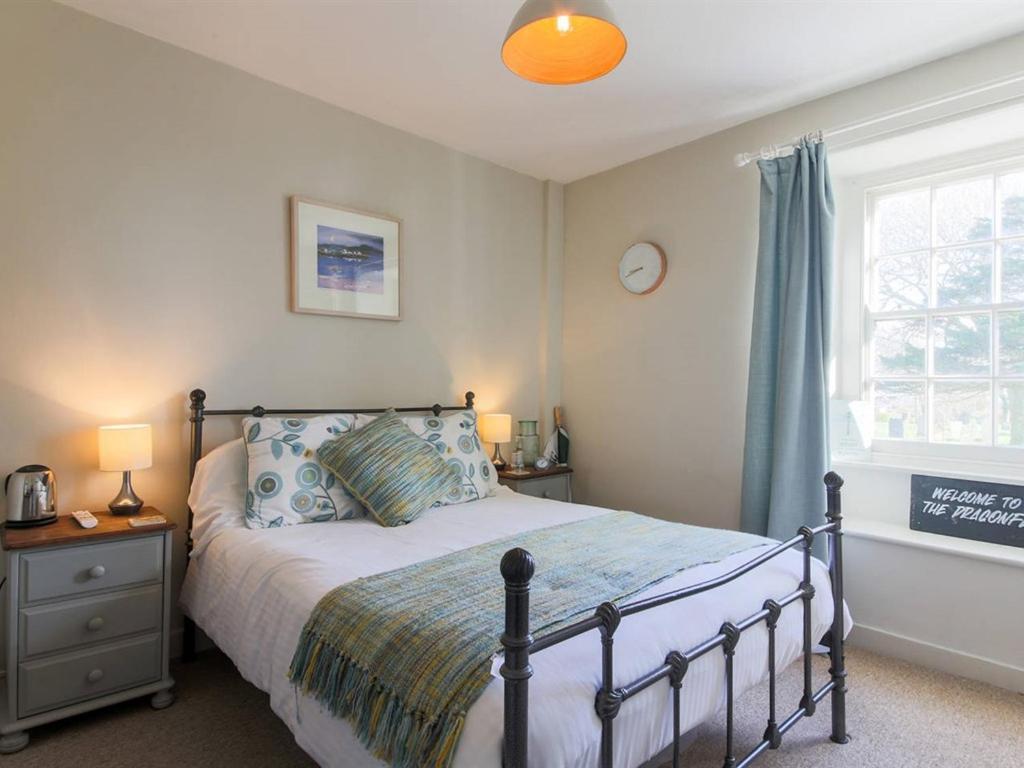 Queens Arms, Breage Room photo